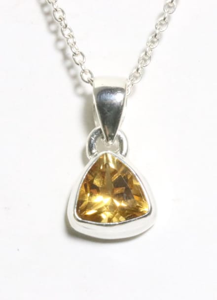 Fijne hoogglans zilveren hanger met citrien aan ketting