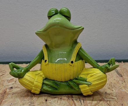 Zen-Kikker "Mindful Groen" – 17 cm hoog - polyresin - polystone - Decoratie - Woonaccessoires - Beeld
