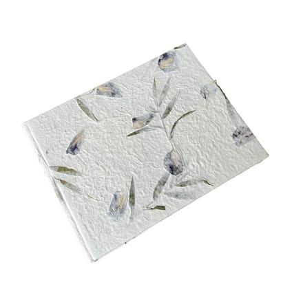 Gastenboek blanco bladen, 20x25cm, mulberry met blauwe iris bloemen