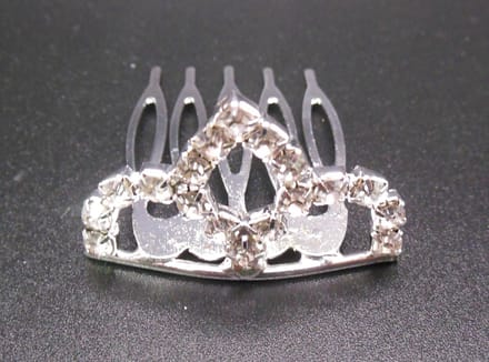 Tiara mini met halve ronden en puntige ovaal strass