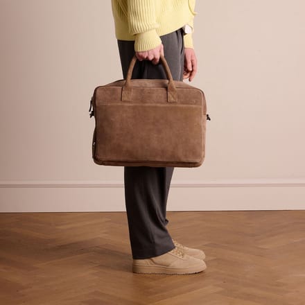 Manfield - Taupe suède laptoptas 18.5 inch