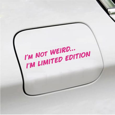 Bumpersticker - Im Not Weird - 4 X 20 - Roze