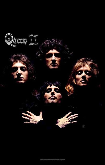 Queen - Queen II Textiel Poster - Zwart