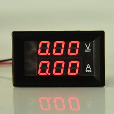 Digitale Voltmeter Ampèremeter - Paneelmeter Dubbele LED - Batterij Bewaken - Dubbele Functionaliteit - 0-100V 50A - Rood