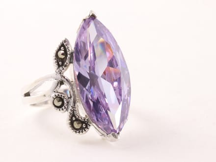 Zware zilveren ring met amethist en marcasiet - maat 18