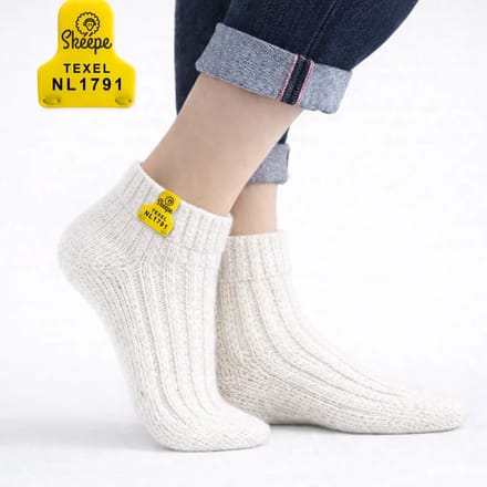 Skéépe – wollen enkelsokken – Wit – Texelse wol – geel label