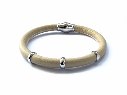 NIEUW! Jolla - dames armband zilver - leer - magneetsluiting - bedels - Single Silver - Beige