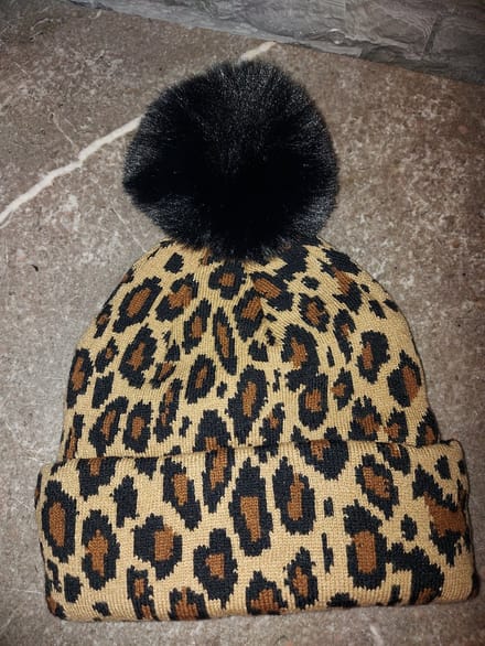 Muts luipaard met pompom, kindermuts met pompom, luipaard print muts