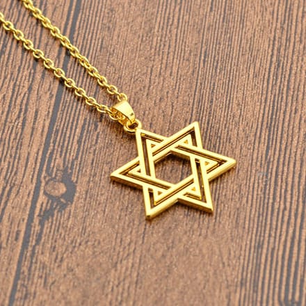Ketting met hanger davidster goudkleur.