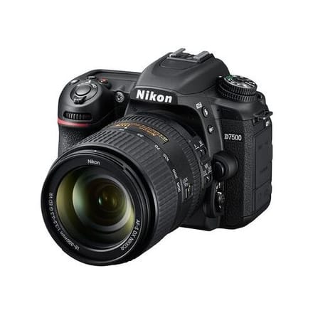 Nikon D7500 + AF-S DX Nikkor 18-300 VR 3.5-6.3