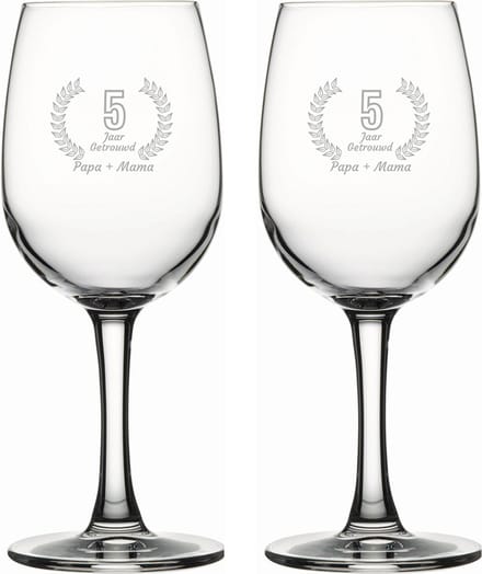 Gegraveerde set witte wijnglazen 26cl Papa + Mama 5 jaar getrouwd