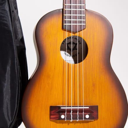 Ambachtelijk gemaakte ukelele - oranje sunburst afwerking (4 snaren)