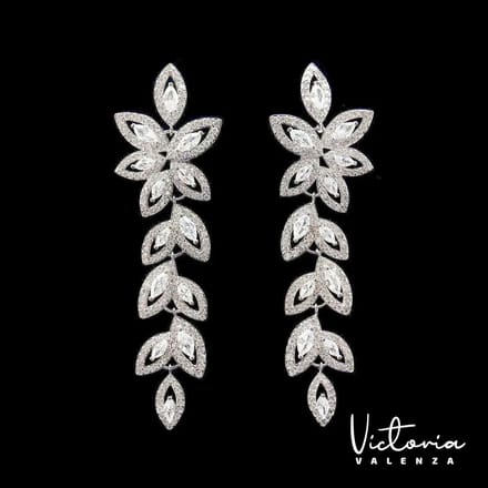Victoria Valenza Fiore oorhangers - Messing - Witte Steen - Zilver