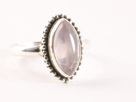 Fijne bewerkte zilveren ring met rozenkwarts - maat 16.5