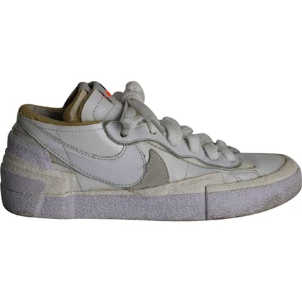 Nike x Sacai Blazer lage sneakers in wit lakleer