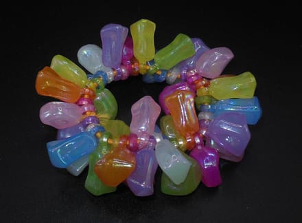 Armband met gekleurde stenen