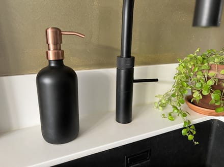 BBBLS® Design Dispenser "Blanco" | Zwart Glas | 500ml | RVS / Metaal Pomp Koper | Zeeppomp | Zeepdispenser | Zeephouder
