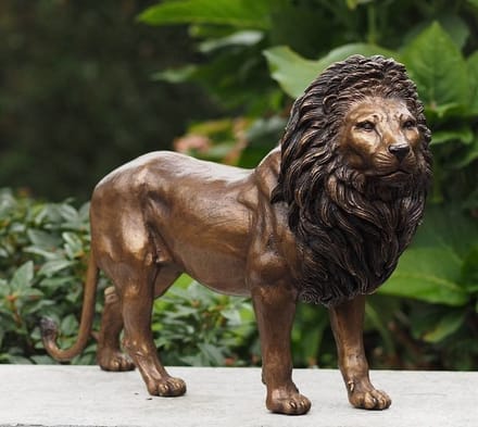 Leeuw - Bronzen beeld - 42 x 12 x 26 cm
