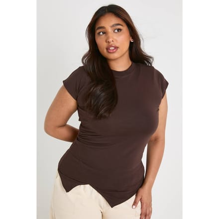 boohoo Dames Plus top met gerimpelde zijkanten, V-hals en capmouwen | Chocoladebruin | Maat: 44