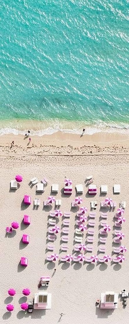Fotobehang - Pink Umbrella 100x250cm - Vliesbehang