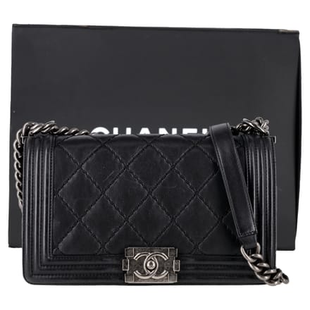 Chanel gewatteerde medium Boy flap tas met dubbele stiksels in zwart leer