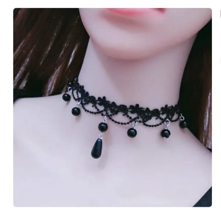 Choker met kant en zwarte kralen