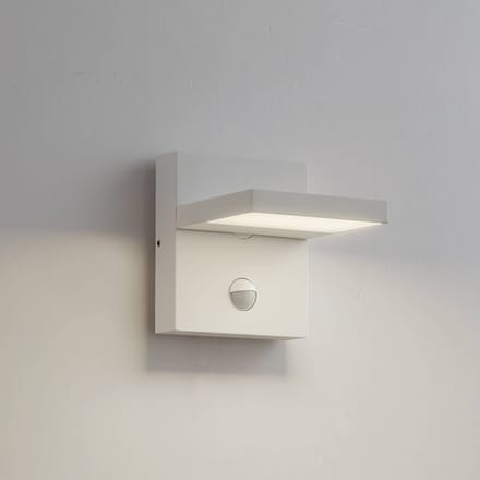 Lucande LED buiten wandlamp Silvan, wit, sensor, IP54, 16 cm