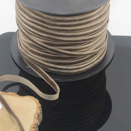 5 Meter ENKELZIJDIG FLUWEEL LINT / VELOURSLINT, Breedte 7MM, Franse Kwaliteit, Kleur BRUIN