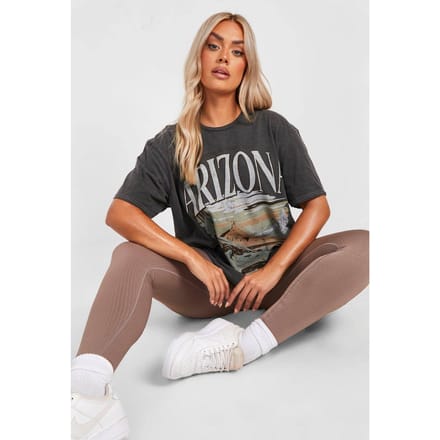 boohoo Dames Plus Arizona Washed Oversized T-shirt | Houtskool | Maat: 48