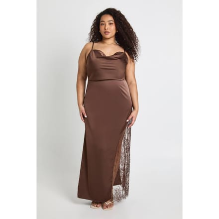 boohoo Dames Plus Satijn Cowl Kanten Inzet Maxi Jurk | Chocoladebruin | Maat: 54