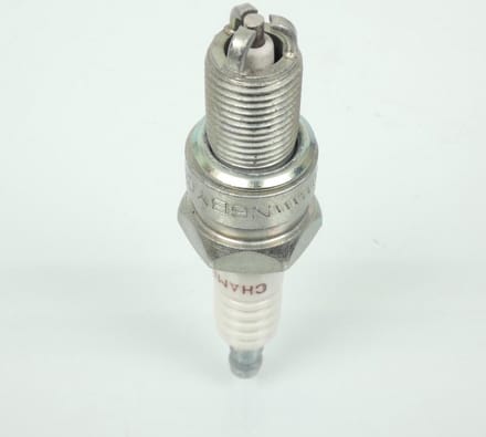 Bougie d'allumage Champion N6BYC OE109/T10 pour auto / BUR6ET Neuf