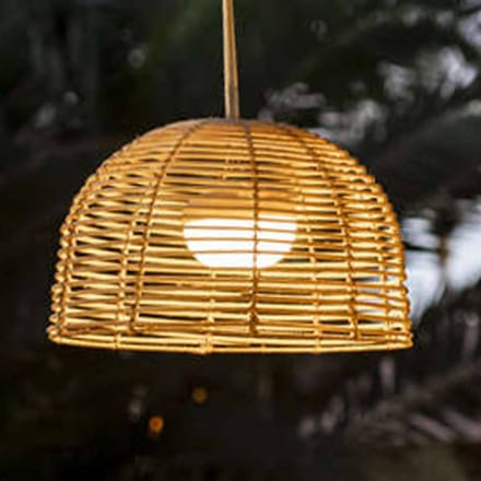 Buiten hanglamp Rotan Bossa draadloos / oplaadbaar made by NewGarden