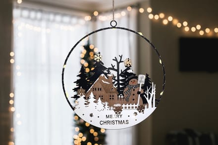 Raamdecoratie kerstlandschap "Snowy" met 10 LEDs - ø25 cm