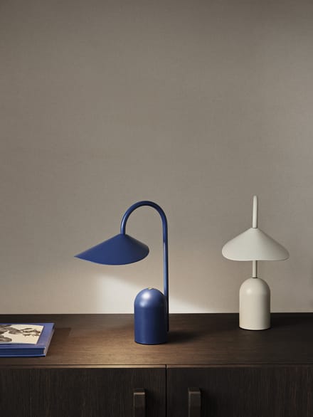 Ferm Living Arum Draagbare Lamp Helderblauw