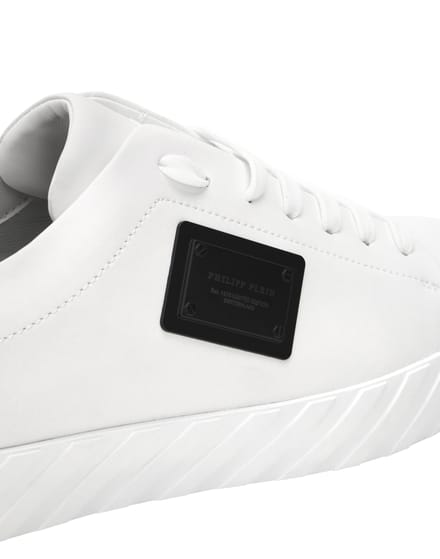 Lo-Top Sneakers Placca