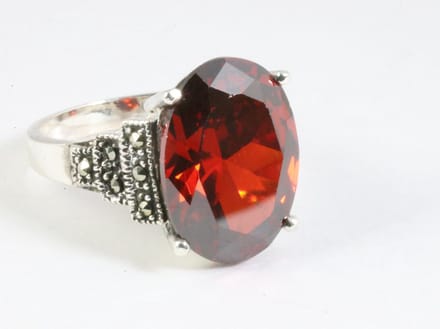 Zware zilveren ring met granaat en marcasiet - maat 19