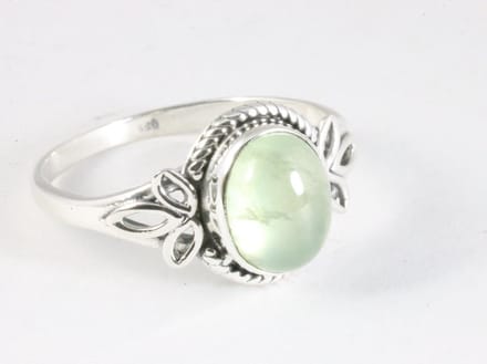 Fijne bewerkte zilveren ring met prehniet - maat 20