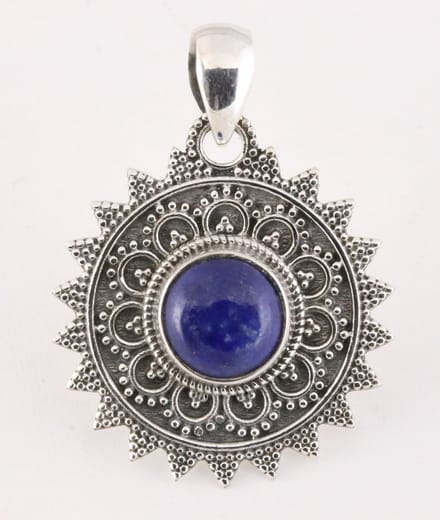 Ronde bewerkte zilveren hanger met lapis lazuli
