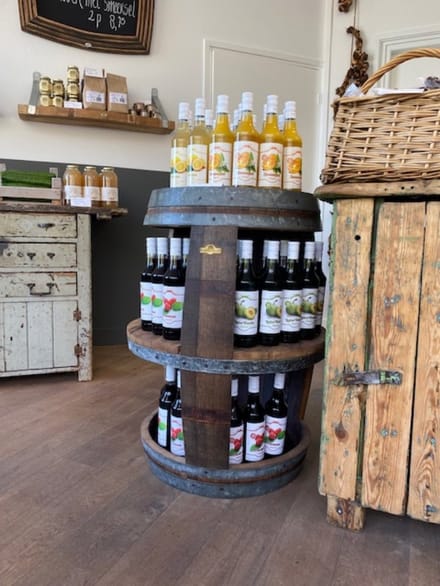Wijnvat Display 225l. "Calvados", 2 schappen, geborsteld.