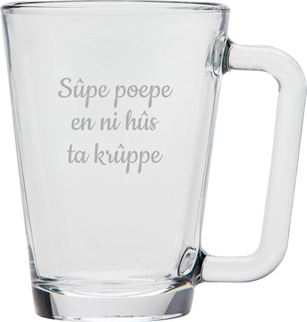 Theeglas gegraveerd - 26cl - Sûpe poepe en ni hûs ta krûppe