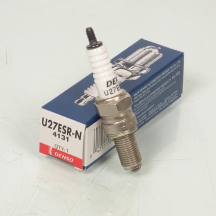 Bougie d'allumage Denso pour Auto Derbi CR9E Neuf