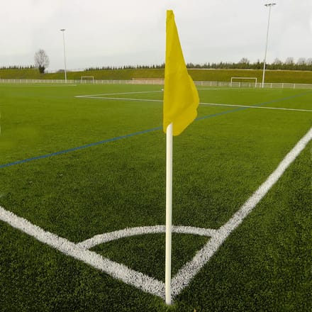 Set van 4 stijve hoekpalen met 4 vlaggen Sporti