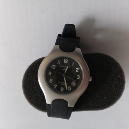 Mooi leaf fit -Q&Q horloge unisex met datum.