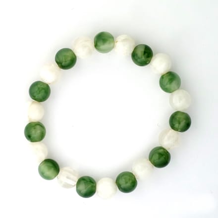 Armband met nature like witte en groene kralen