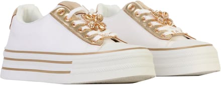 Sneakers met veters