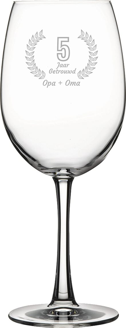 Gegraveerde rode wijnglas 46cl Opa + Oma 5 jaar getrouwd