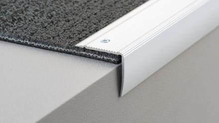 Aluminium trapprofiel geboord - trapneusprofiel - trapneus - 30mm x 2,50mtr