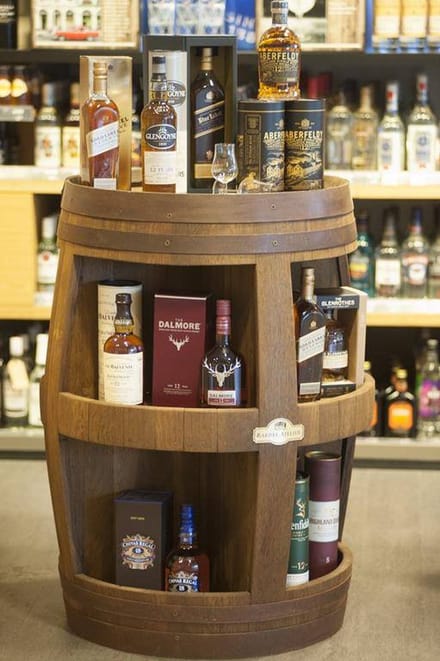 Wijnvat Display 300l. "Cabinet", 8 schappen, geborsteld, geschuurd, geolied.