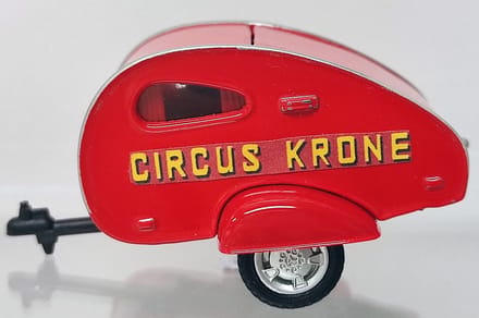 Cararama-Hongwell Caravan - Modelauto - Schaal 1:43 - Rood