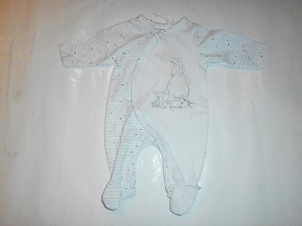 pyjama noukie's 6 maand wit met blauw in katoen